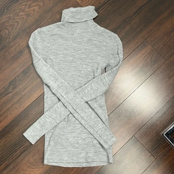 Uniqlo Ribbed turtle neck - Picture 1 of 1